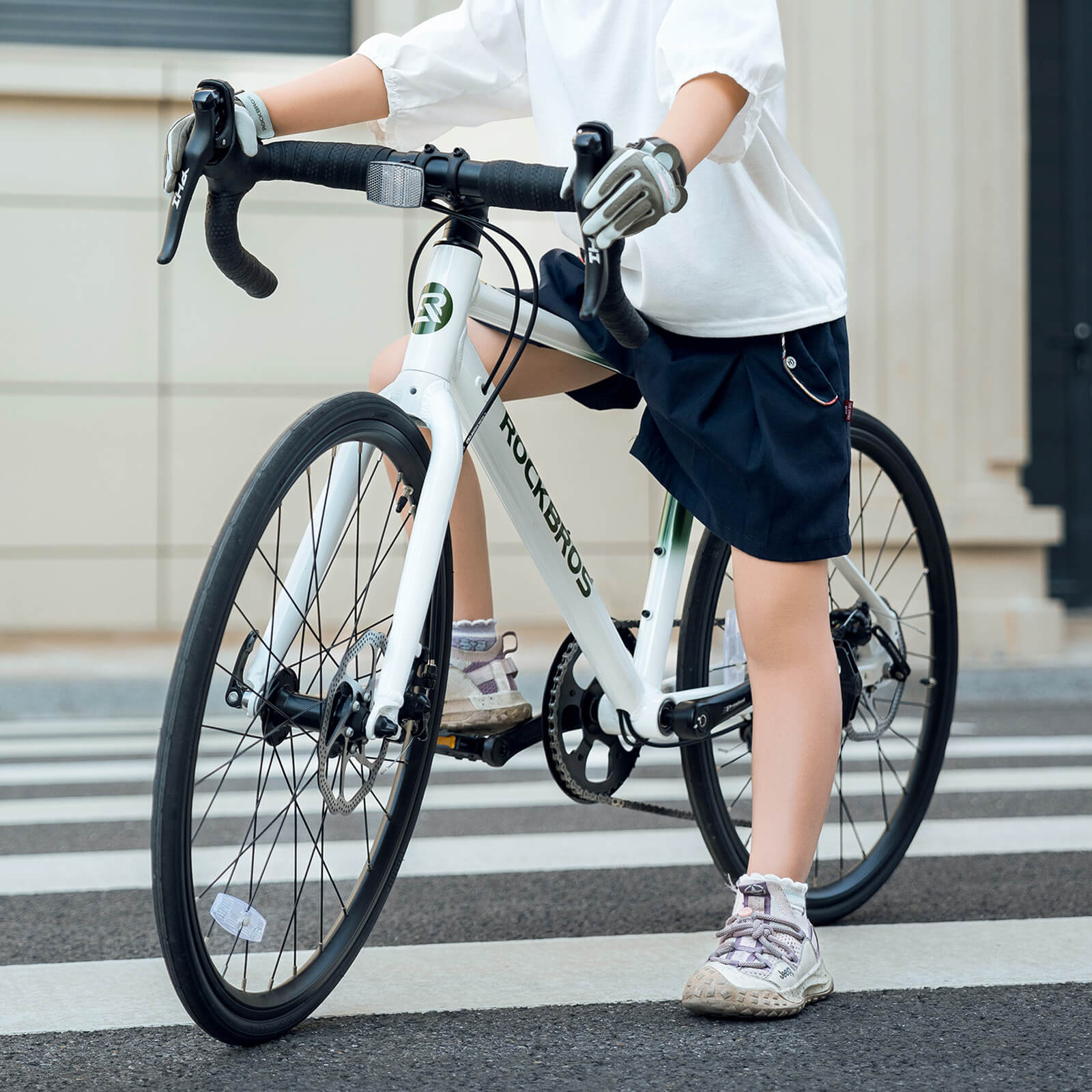 22 Inch Teen Road Bike with Disc Brakes and Gears - Image 7