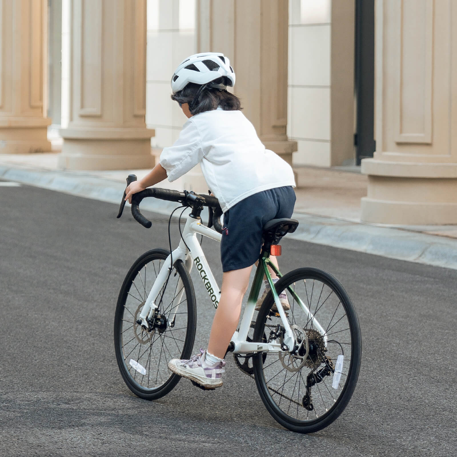 22 Inch Teen Road Bike with Disc Brakes and Gears - Image 8
