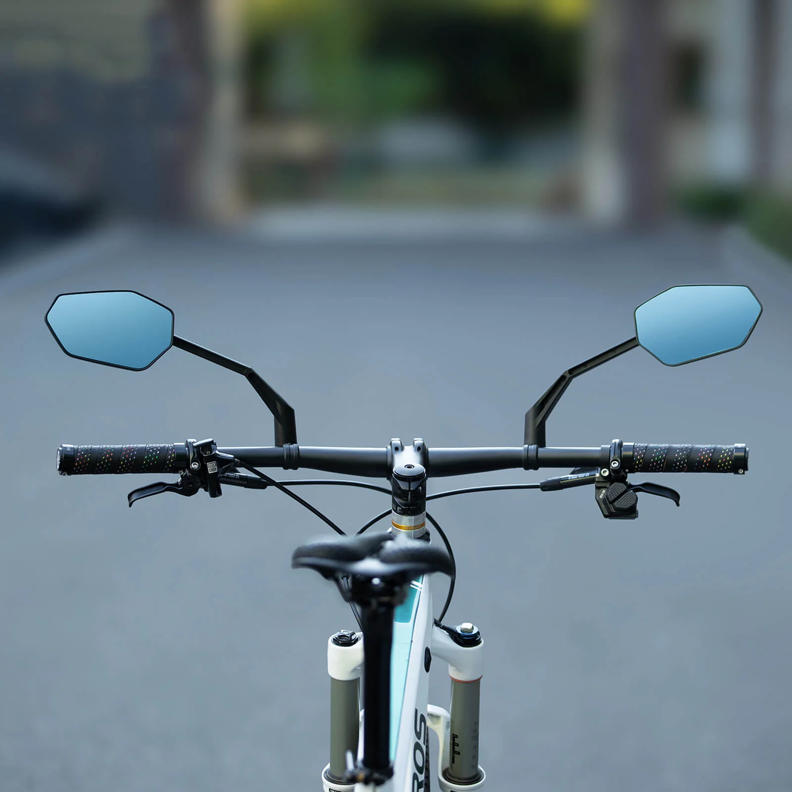 Anti-Glare Bike Mirror with Panoramic Safety Visibility Durable Nylon - Image 9