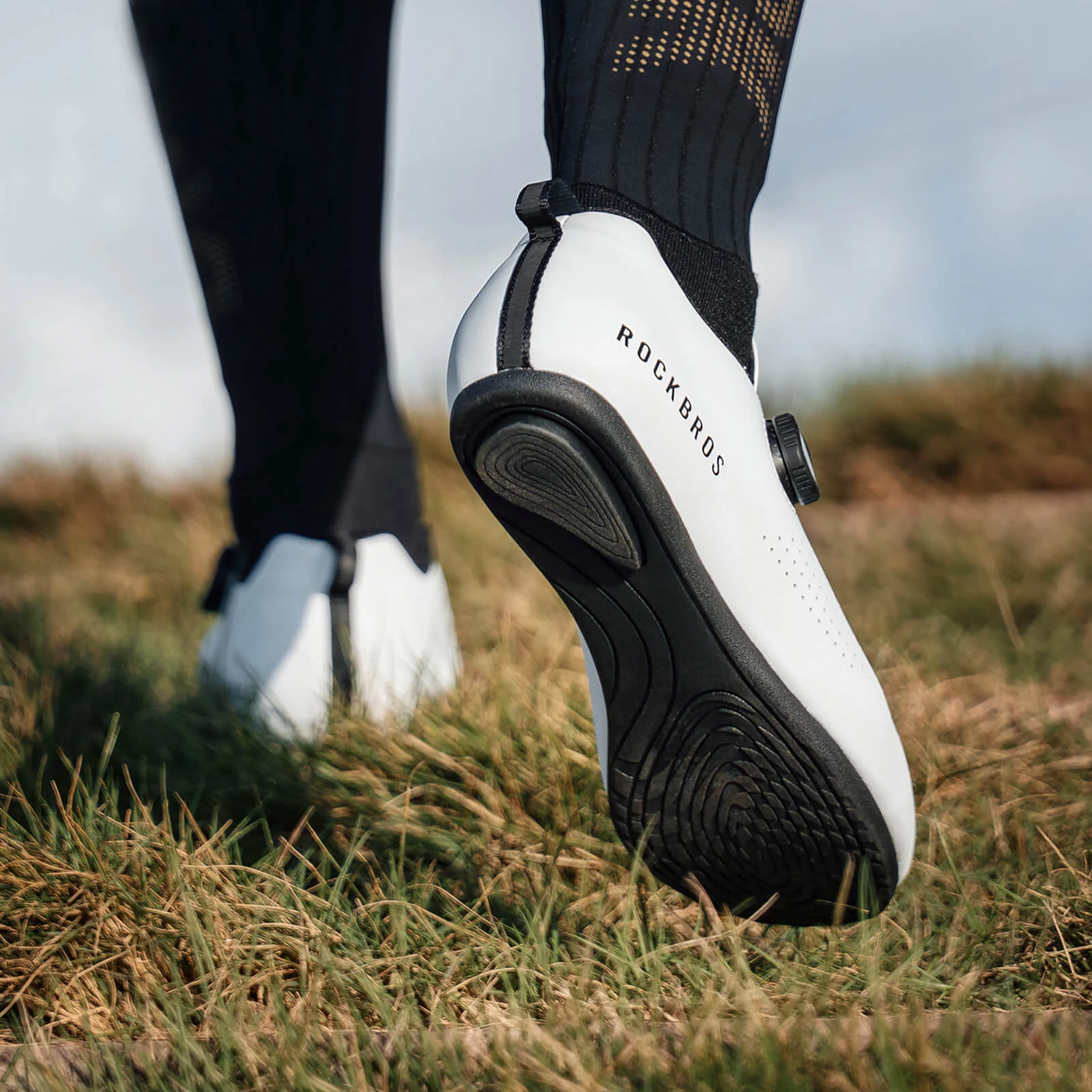 Flat Pedal Cycling Shoes for Beginners with Non-Cleat Design - Image 9